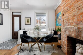 221 Crawford St in Toronto, ON - Building Photo - Building Photo