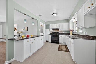 5619 Rue St in Houston, TX - Building Photo - Building Photo