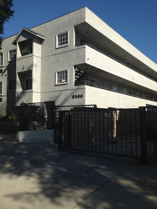 5908 Cedros Avenue in Sherman Oaks, CA - Building Photo