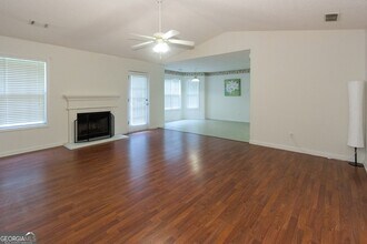 2804 James Henry Dr in Dacula, GA - Foto de edificio - Building Photo