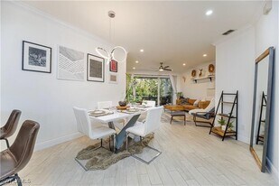 3735 Fieldstone Blvd in Naples, FL - Building Photo