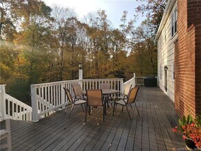 208 Guinea Rd in Stamford, CT - Building Photo - Building Photo
