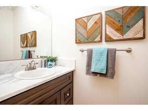 8816 N Edison St, Unit A in Portland, OR - Building Photo - Building Photo