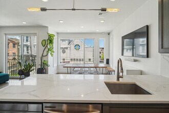 13 Graham St in Jersey City, NJ - Building Photo - Building Photo