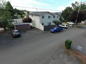 Marine View 4 plex in Everett, WA - Foto de edificio - Building Photo