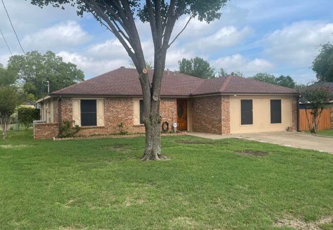 property at 804 Dogwood Dr