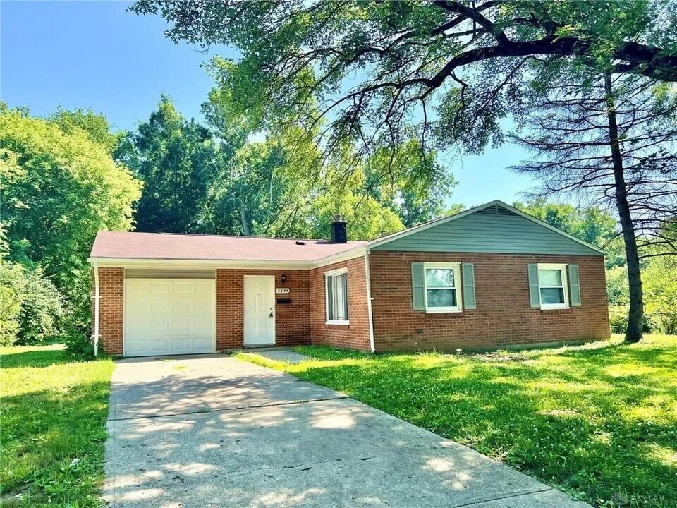 3844 Lori Sue Ave in Dayton, OH - Building Photo