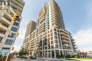 9201 Yonge St in Richmond Hill, ON - Building Photo
