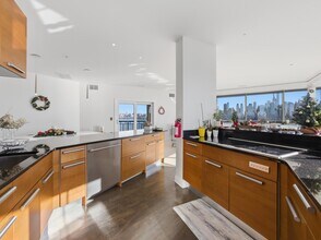 20 Ave at Port Imperial in West New York, NJ - Foto de edificio - Building Photo