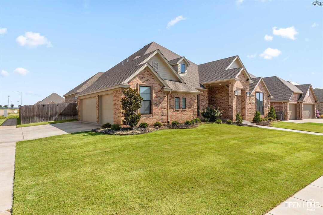 5682 Blackstone Dr in Wichita Falls, TX - Building Photo