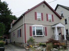 20 Annandale Rd, Unit 2 in Newport, RI - Building Photo