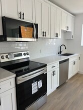 1231 Mott St in San Fernando, CA - Building Photo - Building Photo