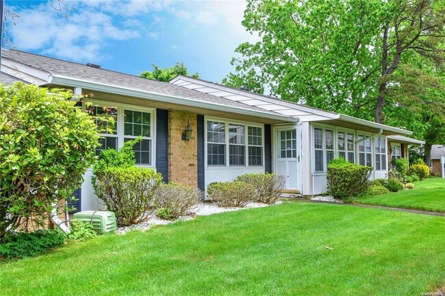 property at 332 Woodbridge Dr