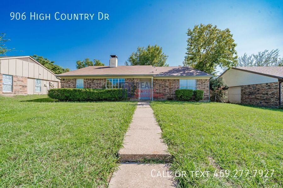 906 High Country Dr in Garland, TX - Building Photo