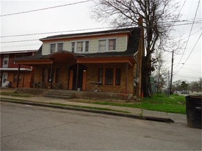 2706 Francis St in Houston, TX - Foto de edificio - Building Photo