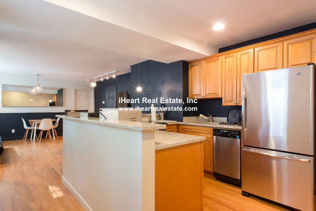 35 Thatcher St in Brookline, MA - Building Photo