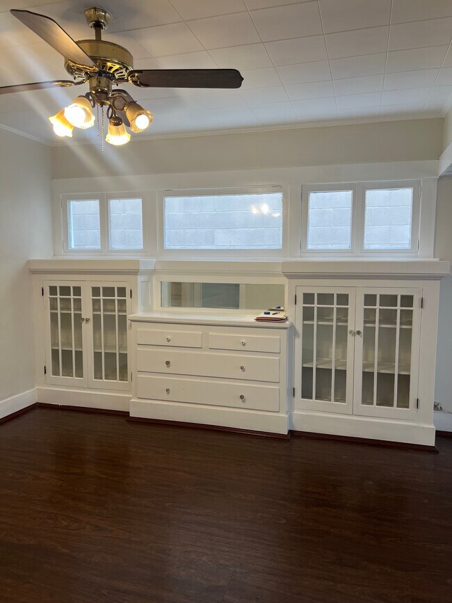 683-689 W 11th St in San Pedro, CA - Foto de edificio - Building Photo