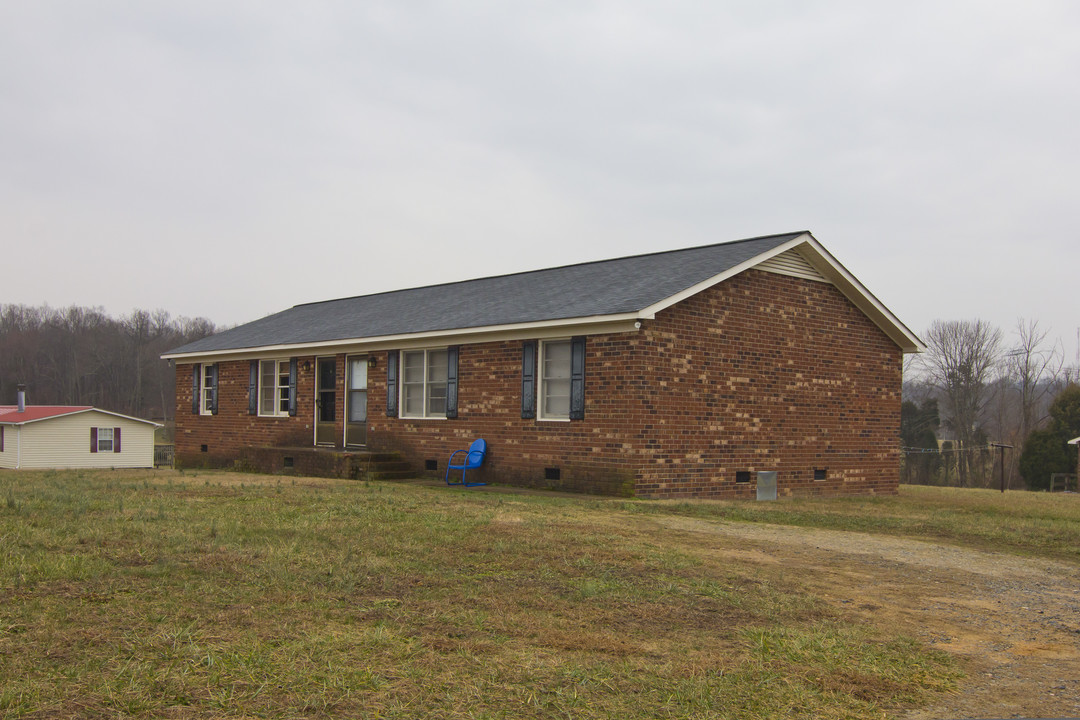 1545 Rhodes Rd in Lexington, NC - Building Photo