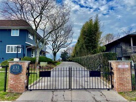 131 6th St in Greenport, NY - Building Photo