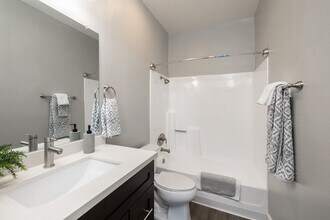 Cielo in Panorama City, CA - Foto de edificio - Building Photo