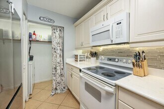 2905 Hidden Hills Rd in West Palm Beach, FL - Building Photo - Building Photo