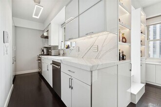 205 E 63rd St in New York, NY - Building Photo - Building Photo