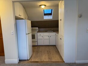 37 Oak St-Unit -5 in Middleboro, MA - Building Photo - Building Photo