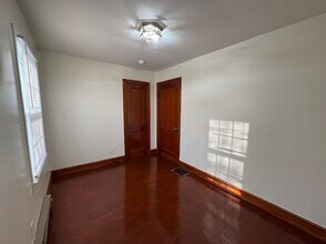 333 McClelland St in Bluff City, TN - Building Photo - Building Photo