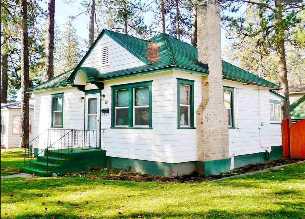 124 N 4th St in Cheney, WA - Building Photo