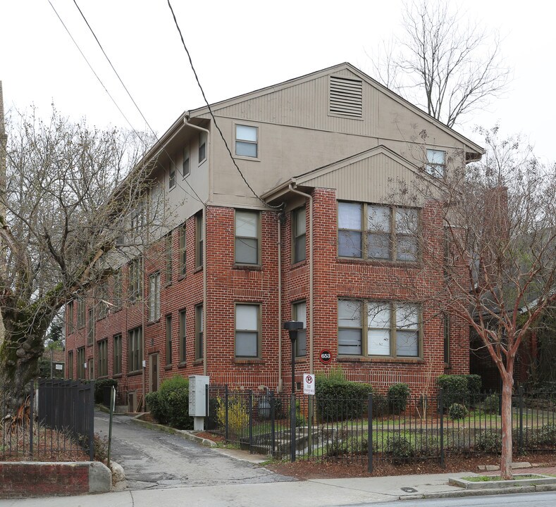 653 NE Boulevard in Atlanta, GA - Building Photo