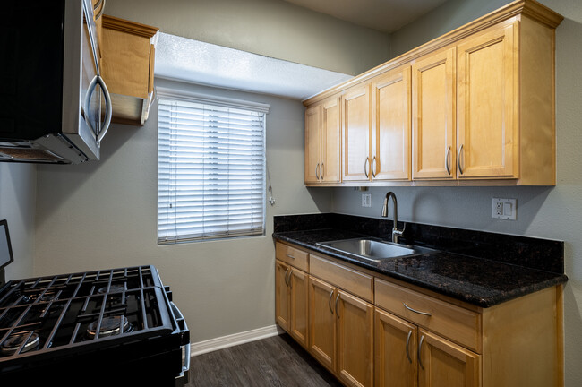 California Palms Apartments in Santa Ana, CA - Foto de edificio - Interior Photo