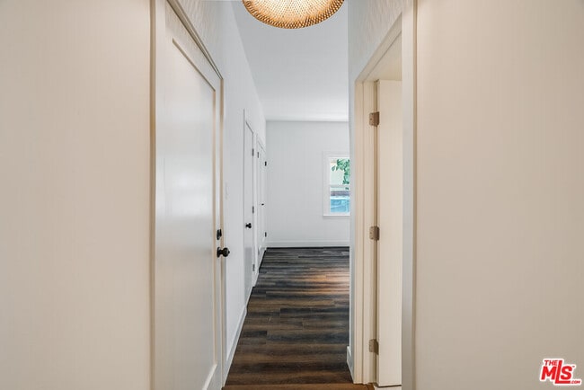 151 N Swall Dr in Beverly Hills, CA - Building Photo - Building Photo