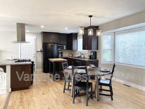 2505 Thacker Dr in West Kelowna, BC - Building Photo - Building Photo