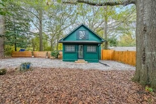 478 Clubhouse Dr in Pine Lake, GA - Building Photo