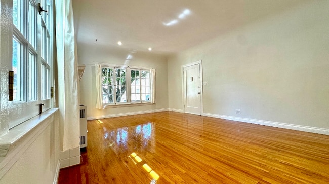 422 N Spaulding Ave in Los Angeles, CA - Foto de edificio - Building Photo