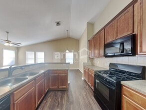 1034 Riverwood Dr in Dickinson, TX - Building Photo - Building Photo
