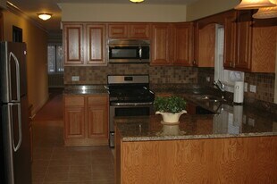 826 E Capri Dr, Unit 826 #2 in Palatine, IL - Building Photo