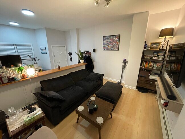 229 London St, Unit 1 in Boston, MA - Building Photo - Building Photo
