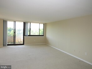 4201 Cherry Hill Rd-Unit -508 in Arlington, VA - Building Photo - Building Photo