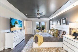 1100 Pine Ridge Rd in Naples, FL - Building Photo - Building Photo