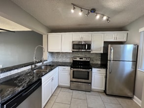 5200 NW 31st Ave in Fort Lauderdale, FL - Foto de edificio - Building Photo