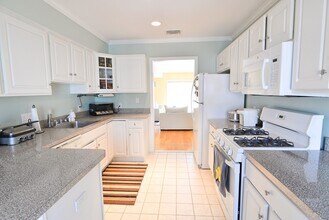 20 Cameron St, Unit 303 in Brookline, MA - Building Photo - Building Photo