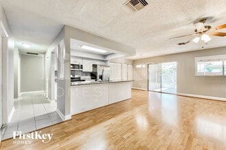 1794 E Groveleaf Ave in Palm Harbor, FL - Foto de edificio - Building Photo