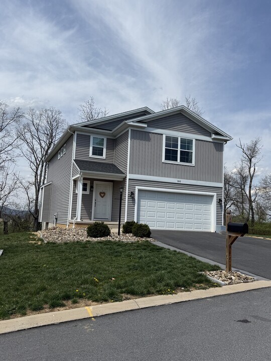 166 Gwenedd Ln in Bellefonte, PA - Building Photo