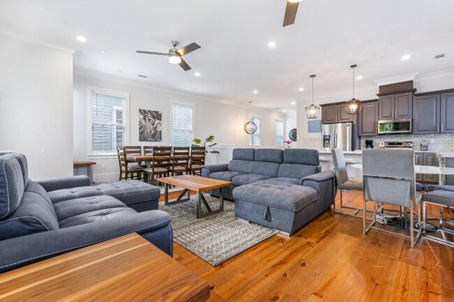 1233 St Charles Ave in New Orleans, LA - Foto de edificio - Building Photo