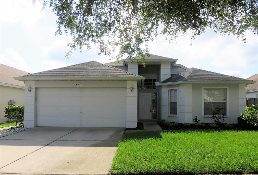 8613 Fawn Creek Dr in Tampa, FL - Building Photo