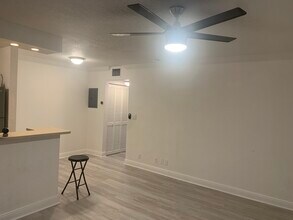 110 SE 2nd St, Unit 307 in Hallandale Beach, FL - Building Photo - Building Photo