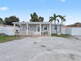 9560 NW 32nd Ave in Miami, FL - Building Photo