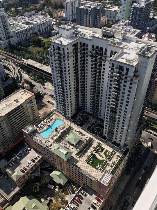 999 SW 1st Ave, Unit 2513 in Miami, FL - Building Photo