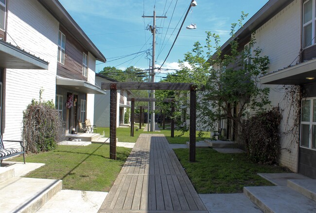 500 First St in College Station, TX - Foto de edificio - Building Photo